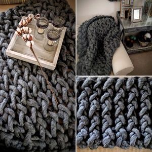Chunky, oversized knit throw / blanket